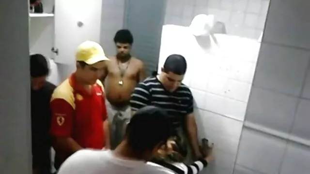 Miễn phí khiêu dâm, không giấy đăng ký  Sex trong vớ trên bàn sec may bay ba da