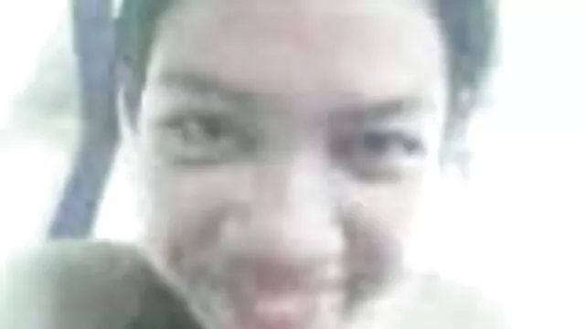 Miễn phí khiêu dâm, không giấy đăng ký  Cô gái người Anh dụ dỗ anh thợ điện phim sec ong ba gia